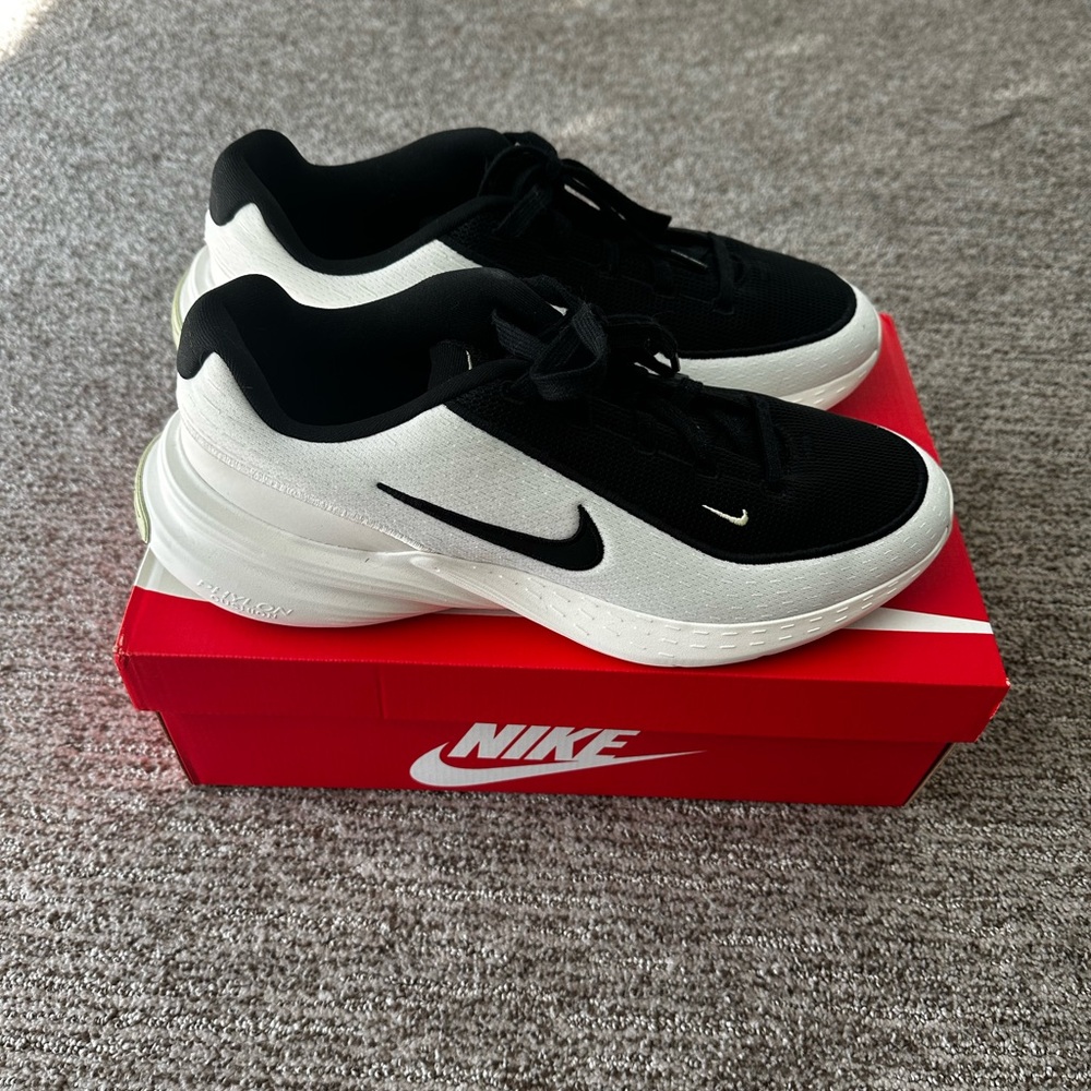 Nike Uplift SC